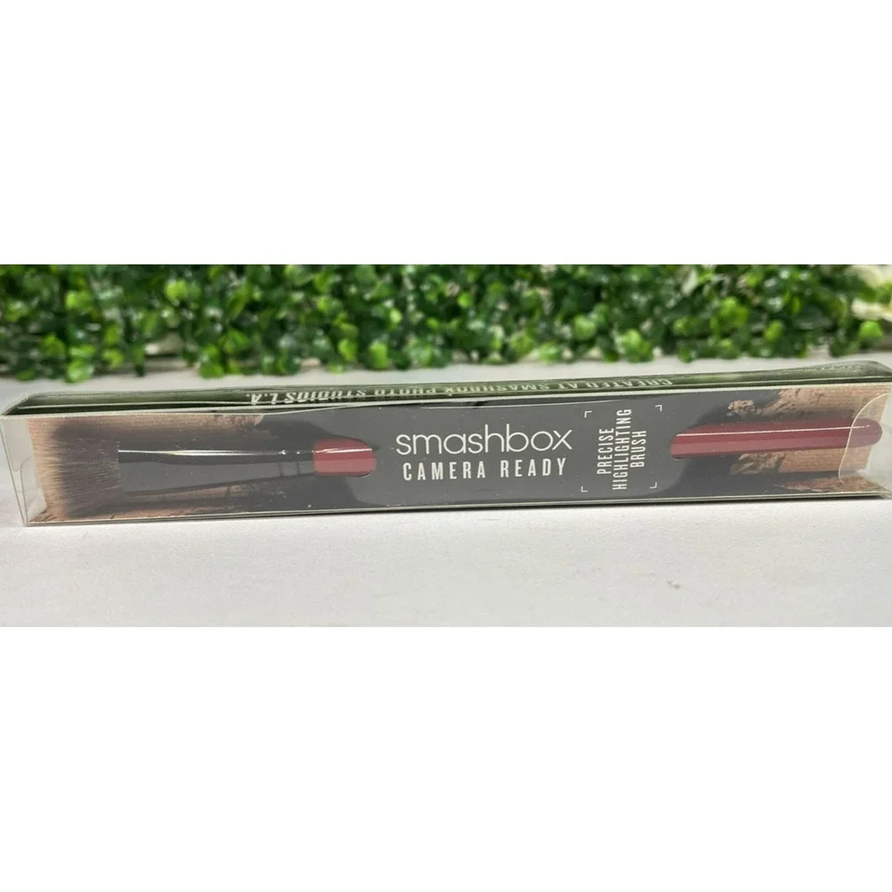 Smashbox Camera Ready Precise Highlighting Makeup Brush (NEW IN BOX) - Picture 1 of 3